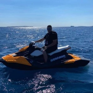 Trazim ozbiljnu djevojku molim samo ozbiljne ponude