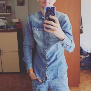 trazim nekoga za druzenje