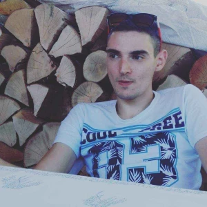 trazim nekoga za druzenje