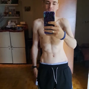 trazim nekoga za druzenje