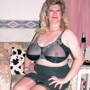 POSALJI MI SMS ILI NAZOVI NA 064666669 DA RAZMJENIMO BROJ!