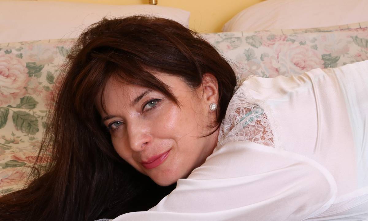 BIANCA KUTINA ZOVI 064-654-654 ŠALJI SMS vidi OPIS