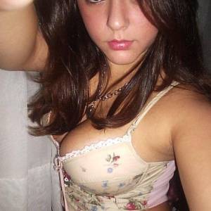 BRZI SUSRET SA DAMOM IZ TVOG GRADA - NAZOVI ILI POSALJI SMS!