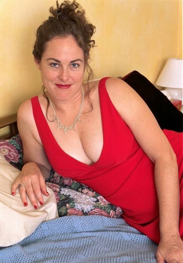 JEFTIN CHAT LEDA MAROF ZOVI 064 605 500 ŠALJI SMS vidi opis