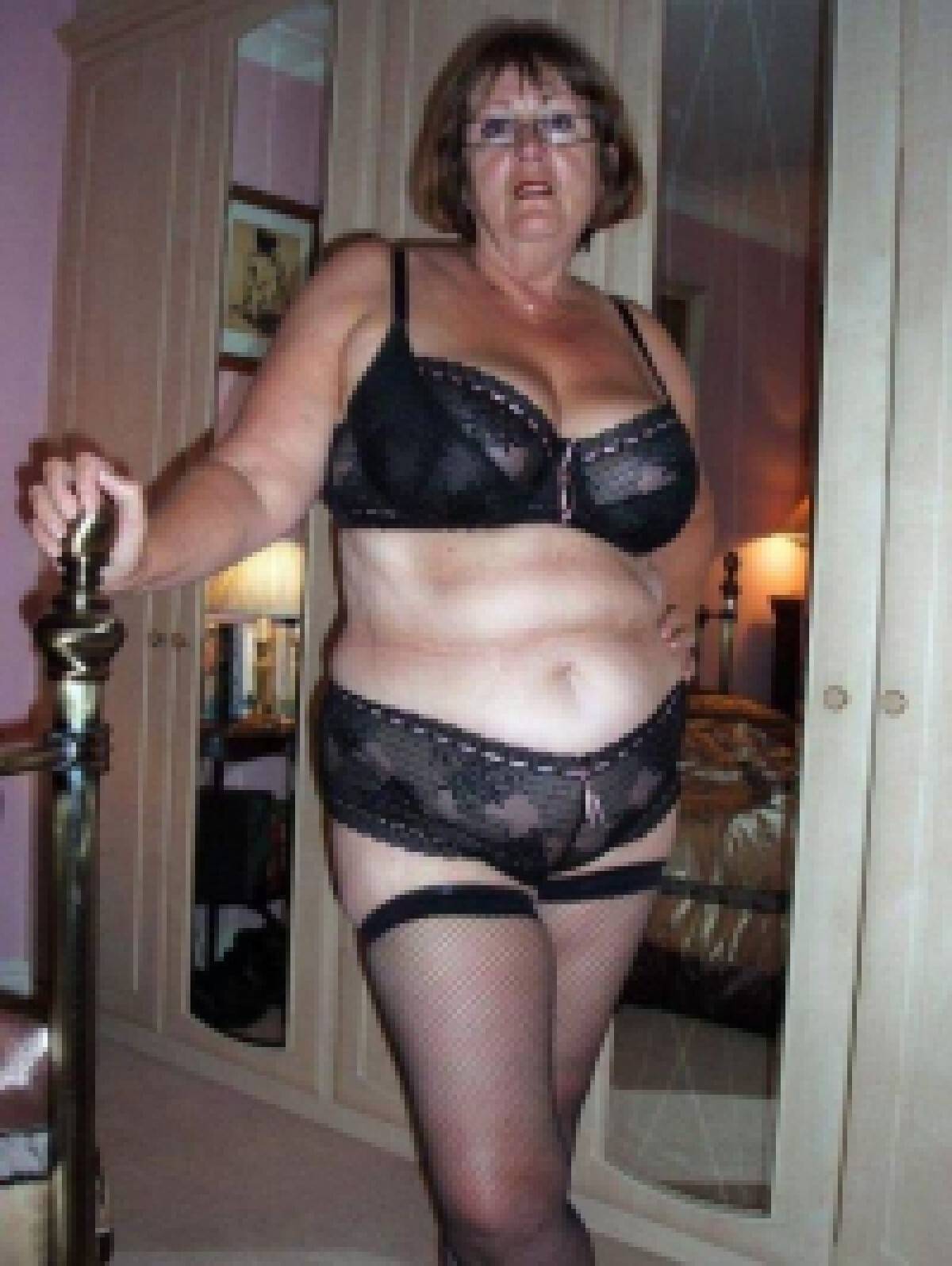 POSALJI MI SMS ILI NAZOVI NA 064666669 DA RAZMJENIMO BROJ!