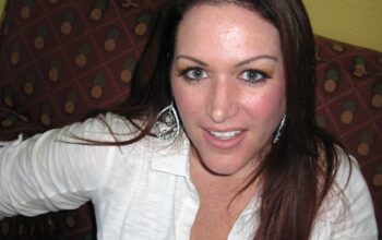 NIKOLINA SESVETE ZOVI 064-654-654 ŠALJI SMS vidi detalji